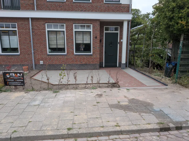 Voortuin opnieuw bestraat